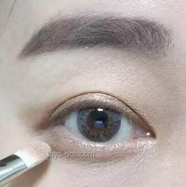 水光感妆容入门指南，打造透亮迷人肌